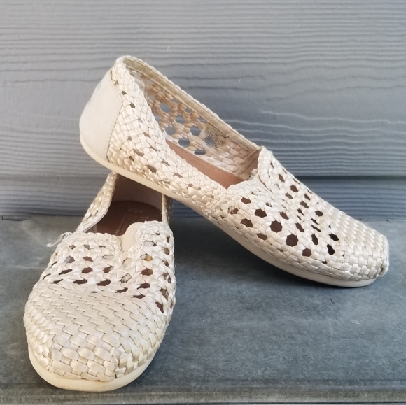 cream colored toms